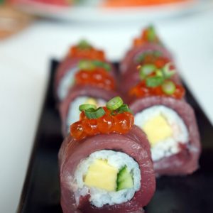 Swimmer's roll (Tuna sushi recipe)