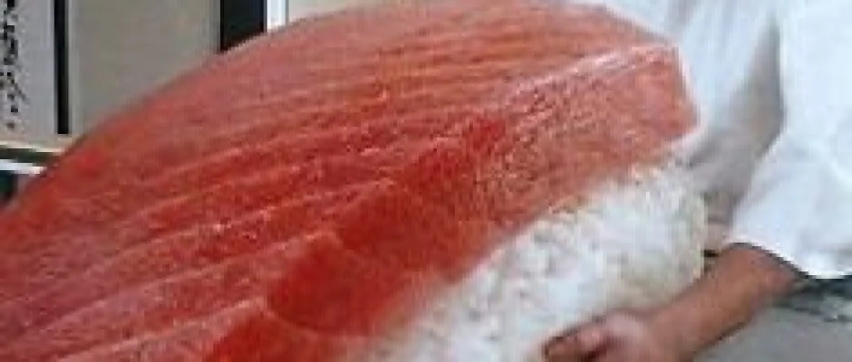 Plan your quantitis right, it’s a shame to throw away good food. 1 cup of sushi rice should be enough for 3 medium size rolls. If you are buying fish you should get about 75gr of fish per roll. Among my guests, the average person consumes 2 rolls in one sitting.